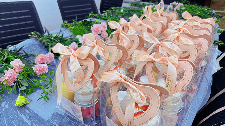 三八妇女节丨祝福所有女人：愿你笑靥如花，一生不减芳华！