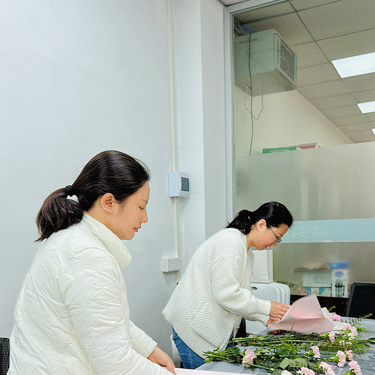 三八妇女节丨祝福所有女人：愿你笑靥如花，一生不减芳华！