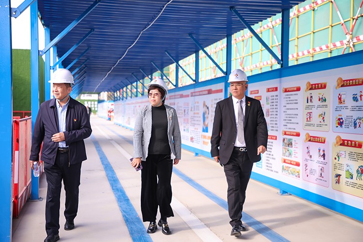 乘势而上，喜封金顶｜东莞先进技术产业创新中心封顶仪式圆满举行！