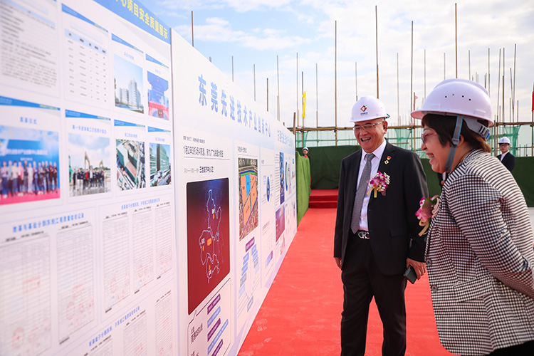 乘势而上，喜封金顶｜东莞先进技术产业创新中心封顶仪式圆满举行！