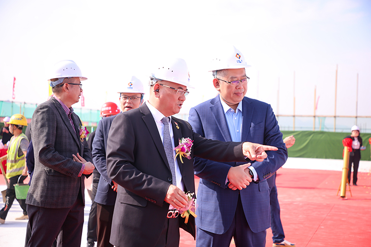 乘势而上，喜封金顶｜东莞先进技术产业创新中心封顶仪式圆满举行！