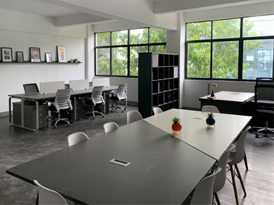 尊时凯龙人生就博科技产业园，东城轻轨口办公，孵化器有补贴